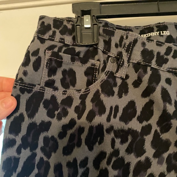 Size 14 tapered leg, curvy pants. NWOT. Animal print in black/gray jeggin… - Picture 7 of 12